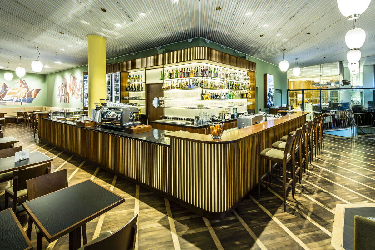 WDR-Funkhaus-Bar-Cafe am Wallrafplatz in Köln im Stil der 50er Jahre. Restauriert und mit LED und moderner Lichtsteuerung ausgestattet.